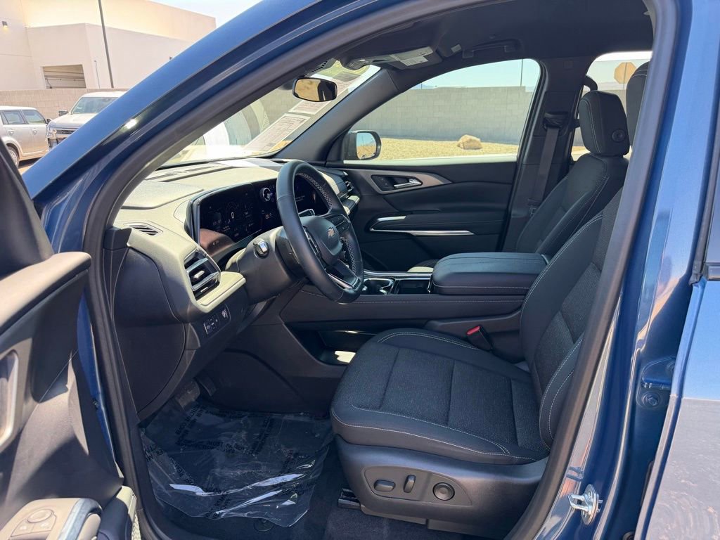 Used 2024 Chevrolet Traverse LT w/ Trailering Package FWD image 11