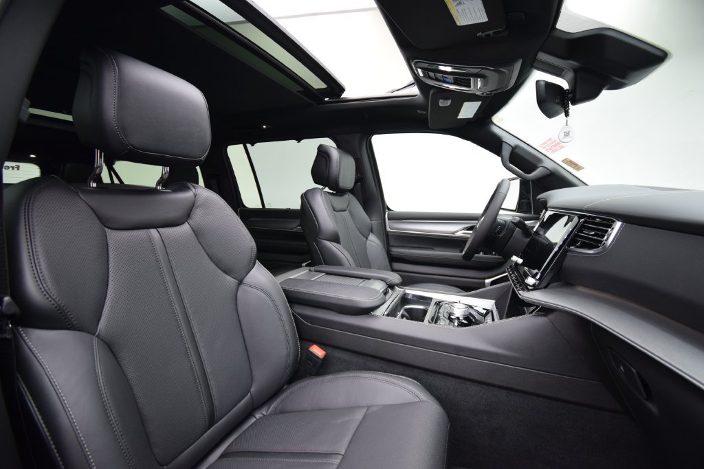 New 2026 Jeep Grand Wagoneer L Limited AWD/4WD image 18