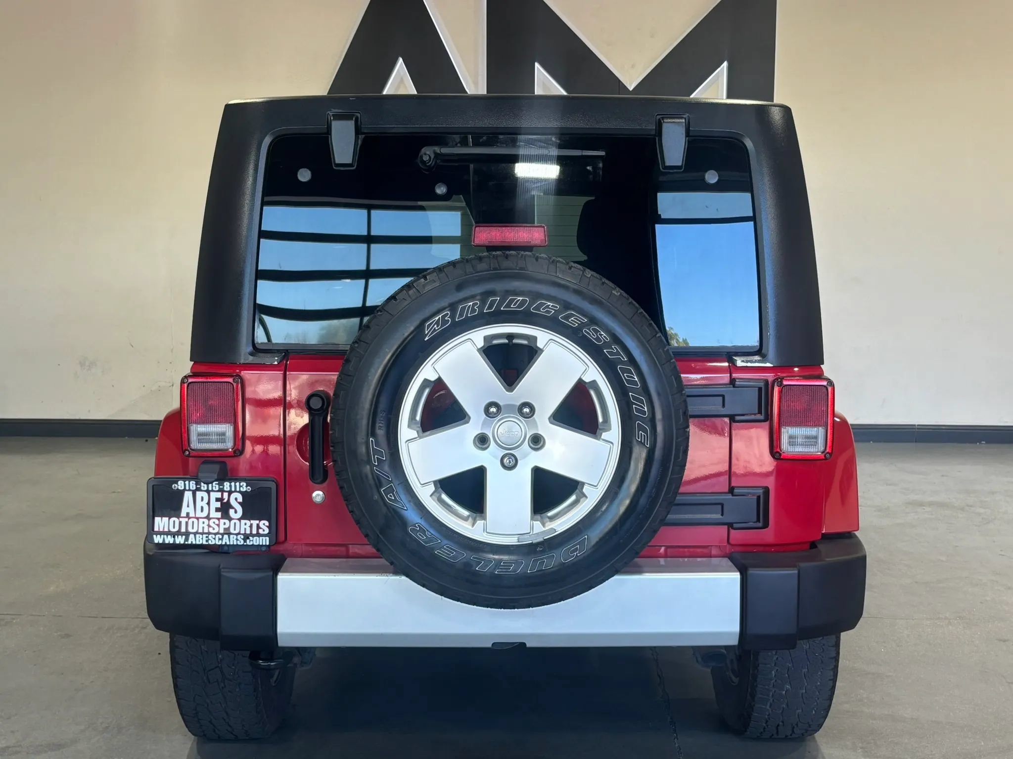 Used 2011 Jeep Wrangler Unlimited Sahara w/ Dual Top Group AWD/4WD image 5
