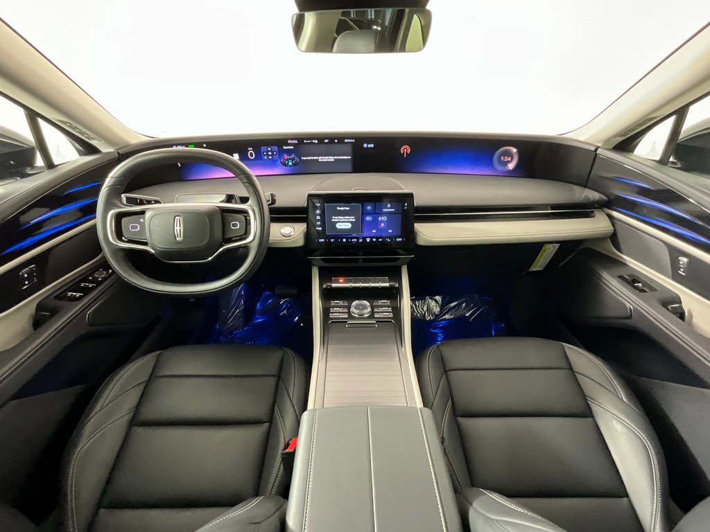 Used 2025 Lincoln Nautilus Premier image 10