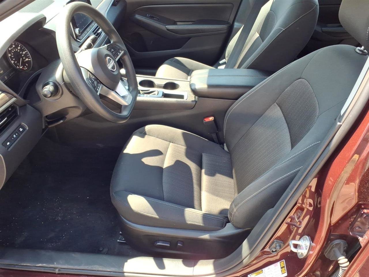 Used 2025 Nissan Altima 2.5 SV FWD image 5