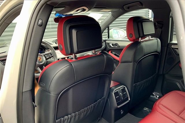 Certified 2026 Porsche Macan AWD/4WD image 26