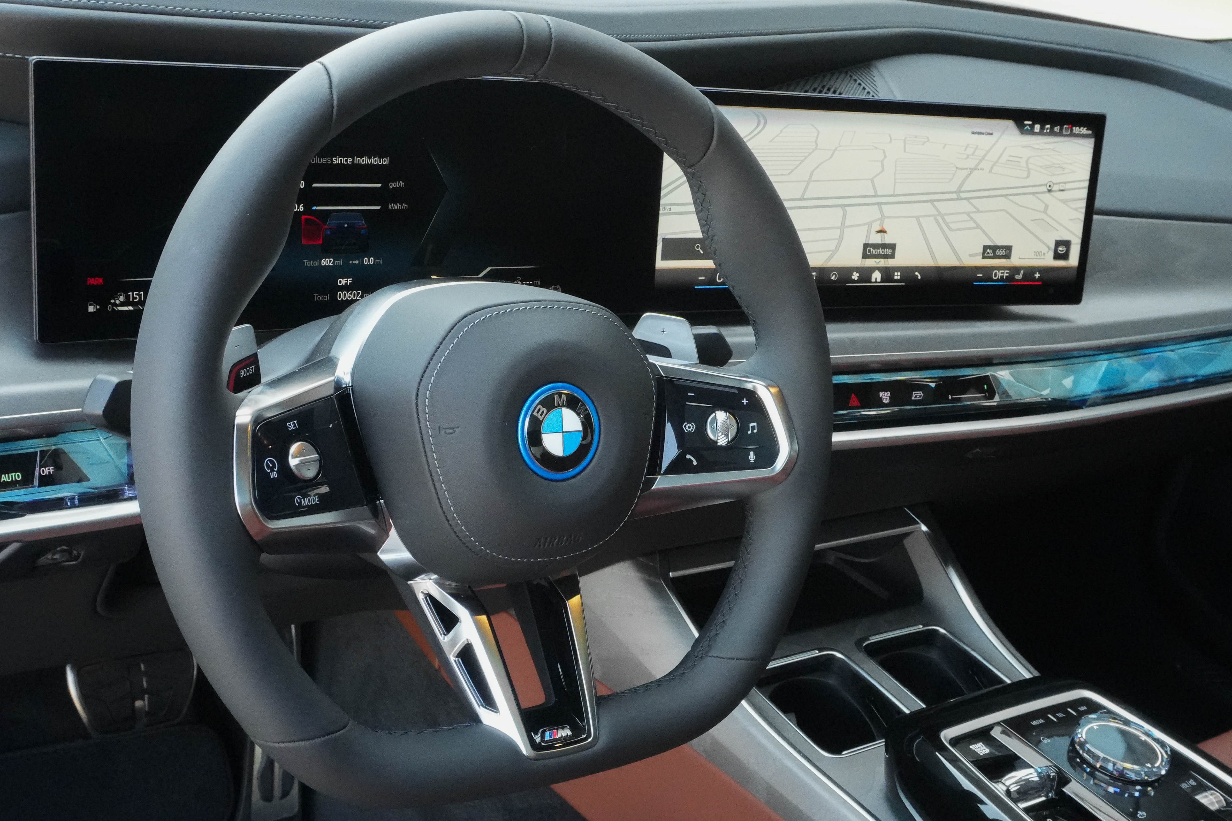 Used 2026 BMW 750e xDrive AWD/4WD image 7