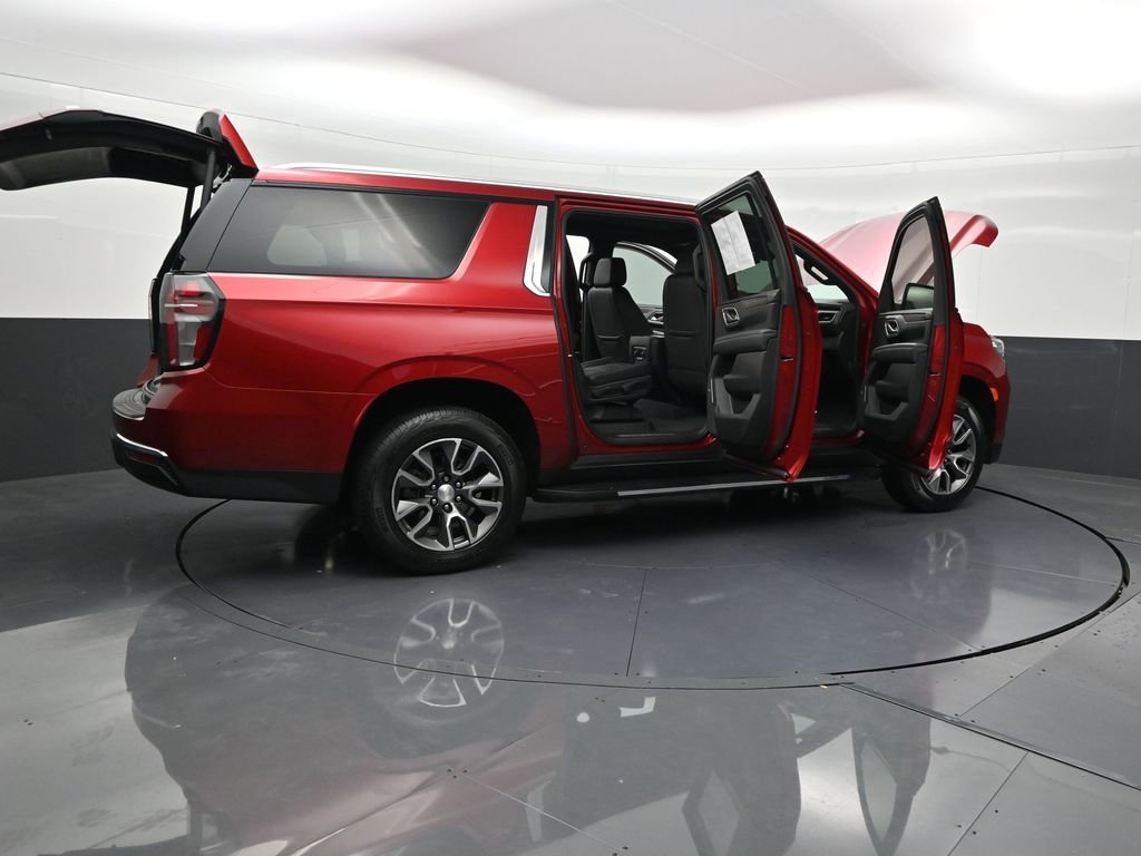 Used 2022 Chevrolet Suburban LT w/ LT Signature Package image 33