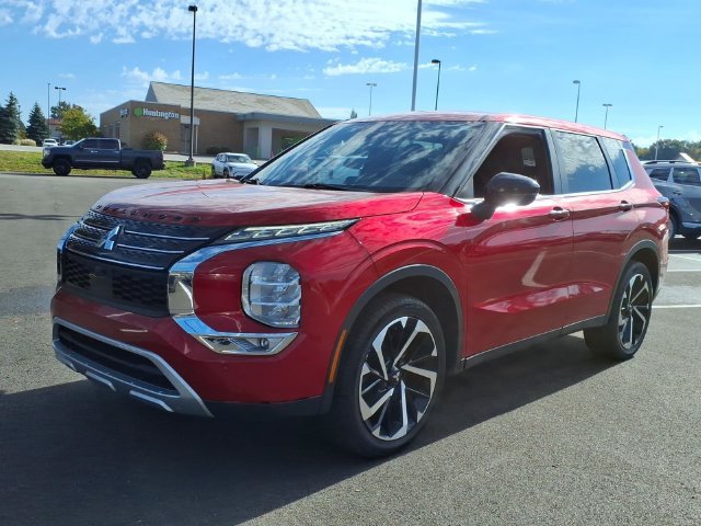Used 2022 Mitsubishi Outlander SE FWD image 2