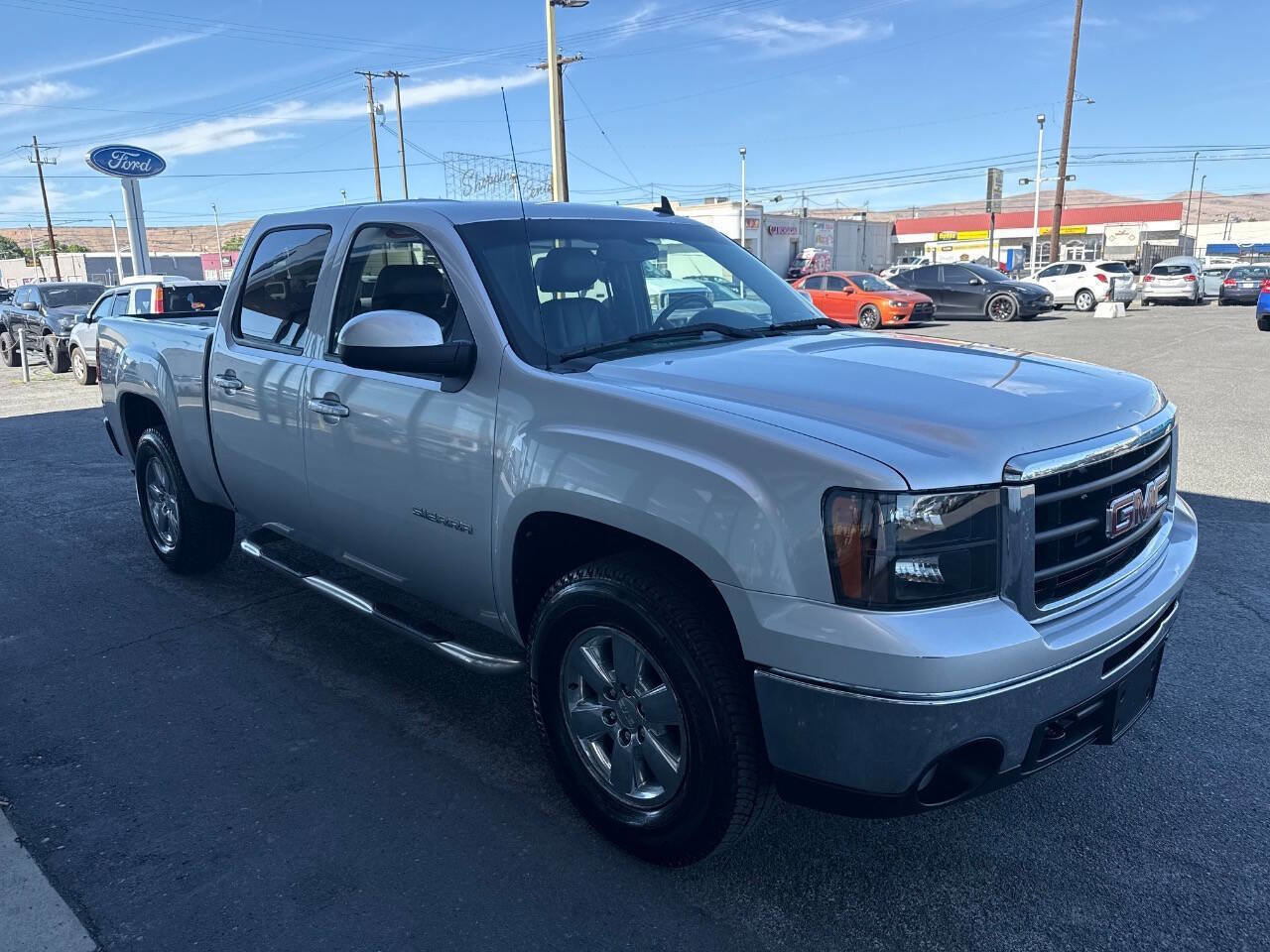 Used 2010 GMC Sierra 1500 SLT w/ SLT Convenience Package AWD/4WD image 3