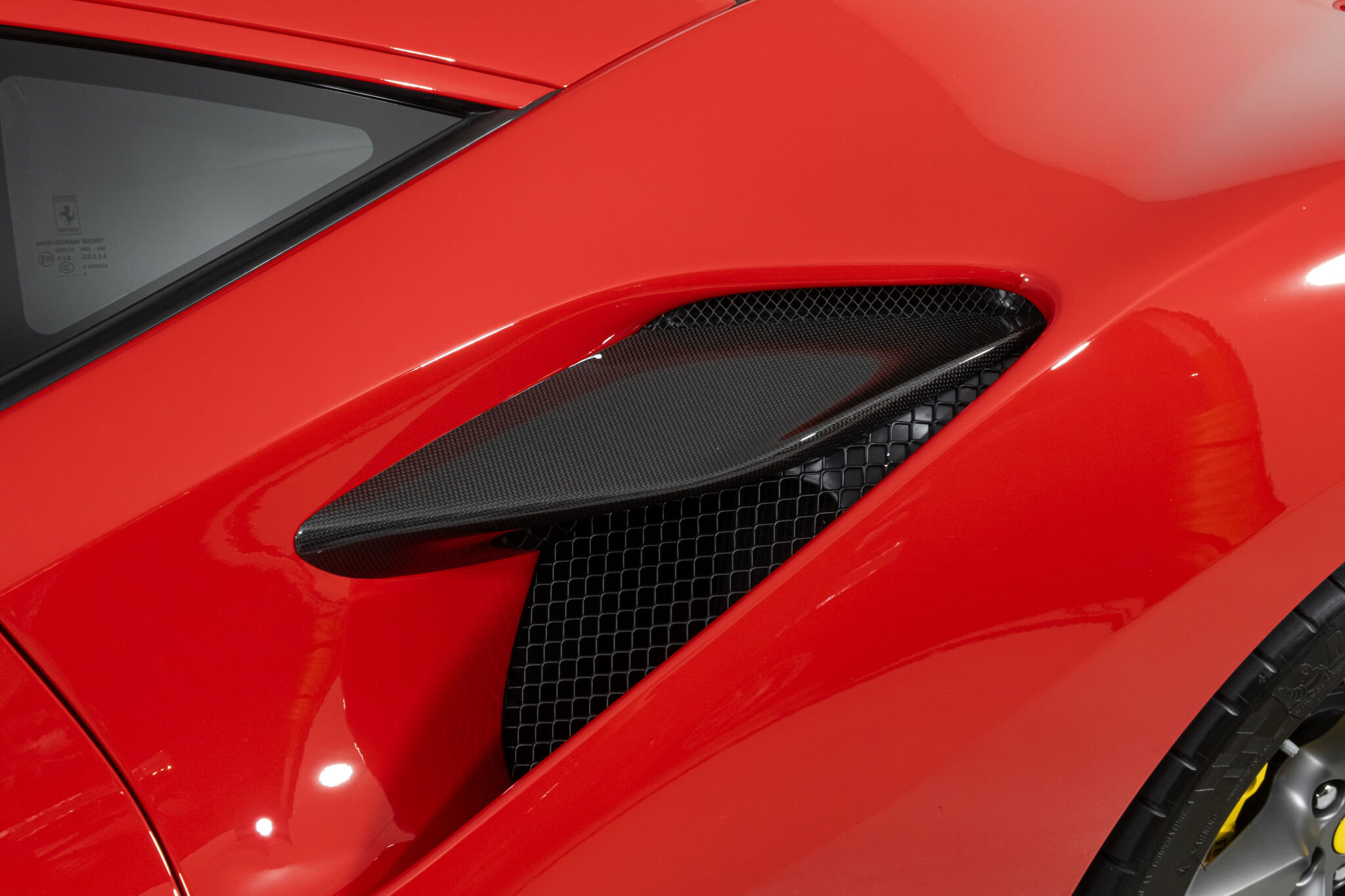 Certified 2022 Ferrari F8 Tributo RWD image 14