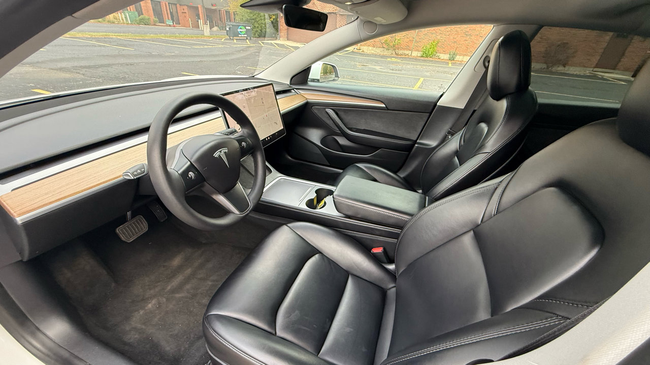 Used 2021 Tesla Model 3 Standard Range Plus image 9