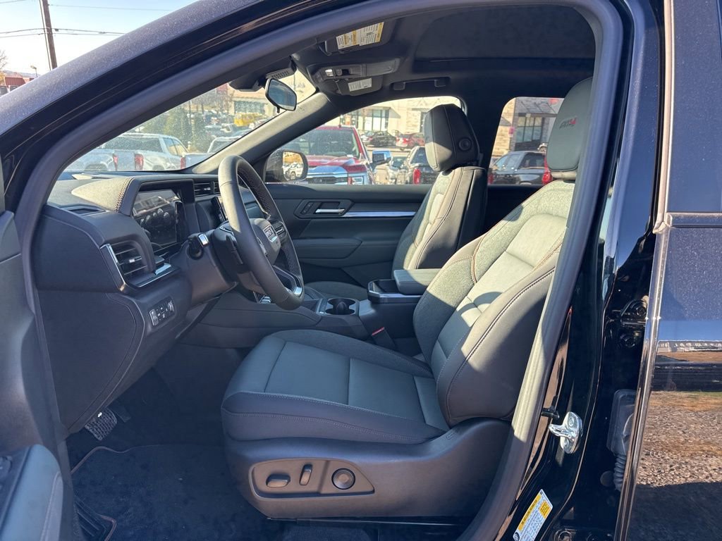 New 2026 GMC Terrain AT4 w/ LPO, Black Badging Package image 17