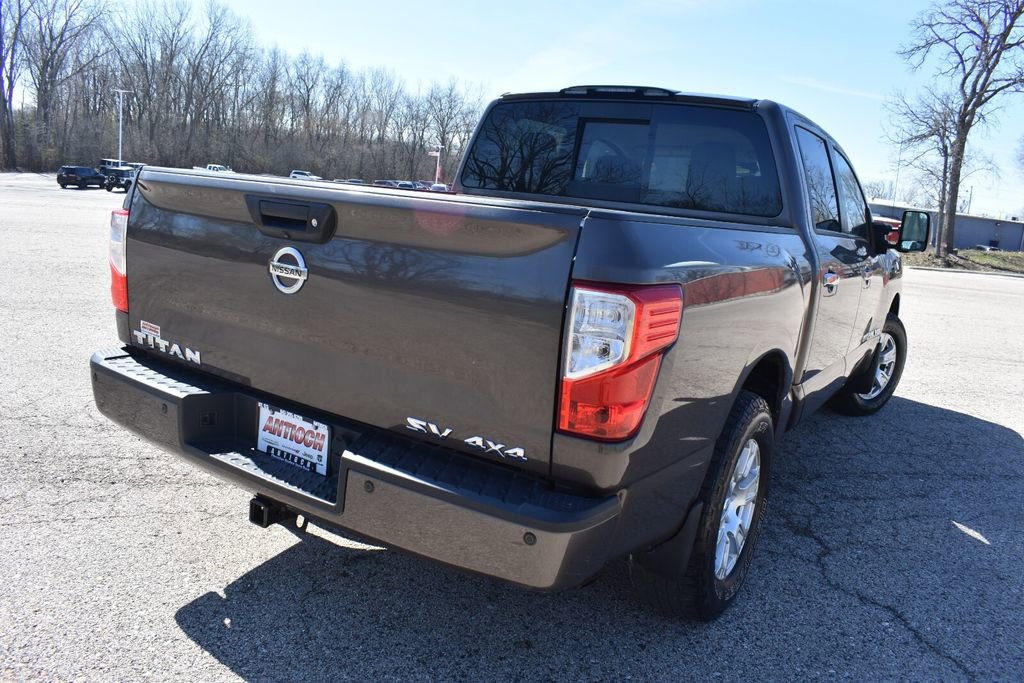 Used 2018 Nissan Titan SV w/ SV Convenience Package image 8