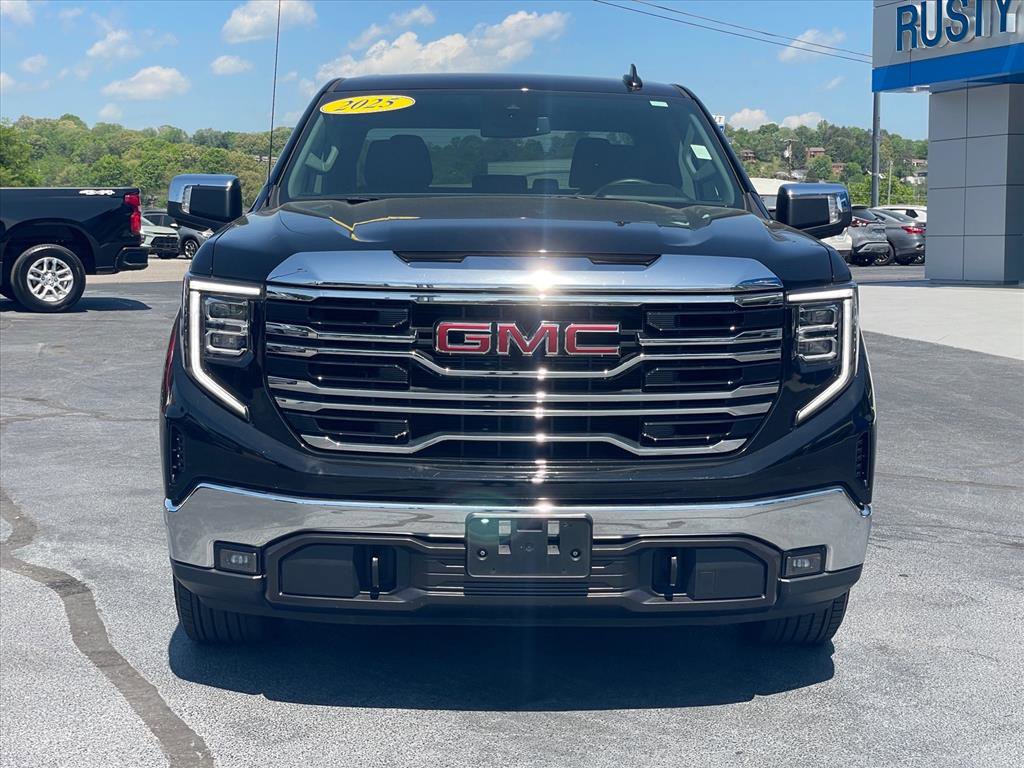 Used 2025 GMC Sierra 1500 SLT image 2