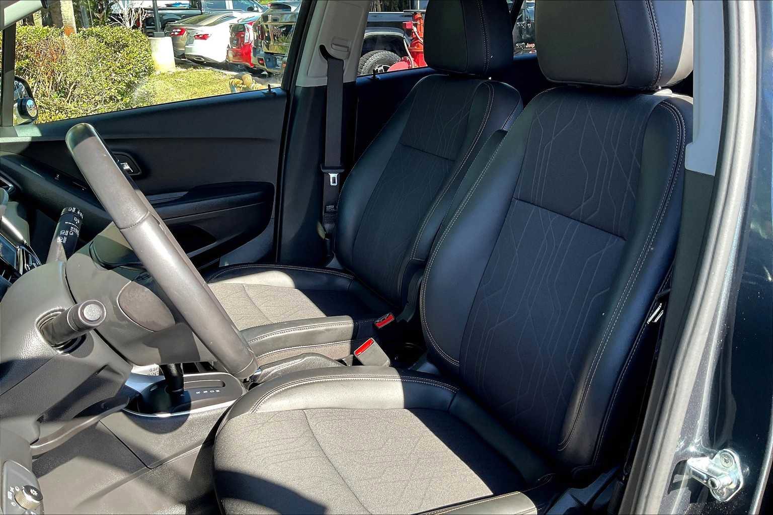 Certified 2021 Chevrolet Trax LT w/ Driver Confidence Package image 23