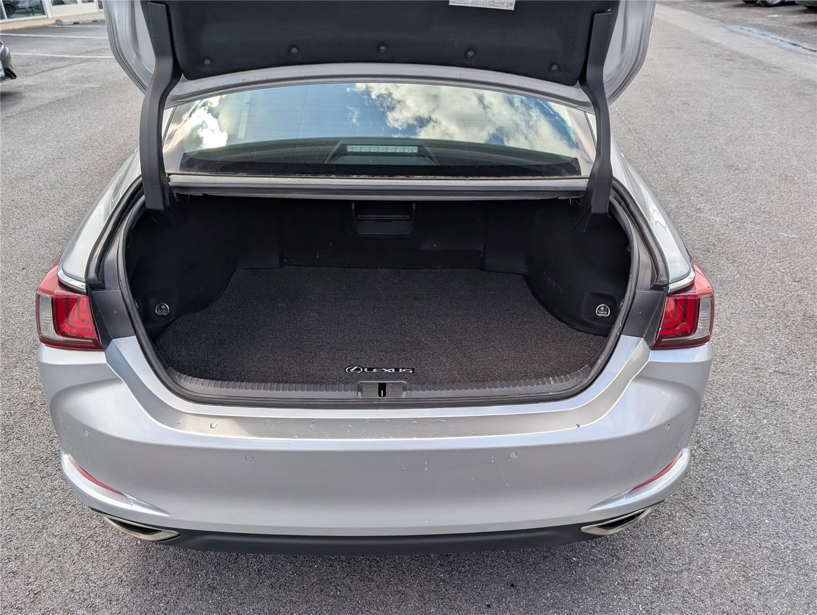 Used 2019 Lexus ES 350 Ultra Luxury w/ Accessory Package image 12