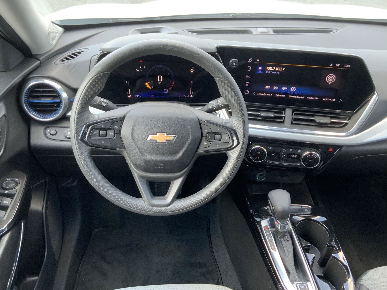 Used 2024 Chevrolet Trax LT FWD image 25