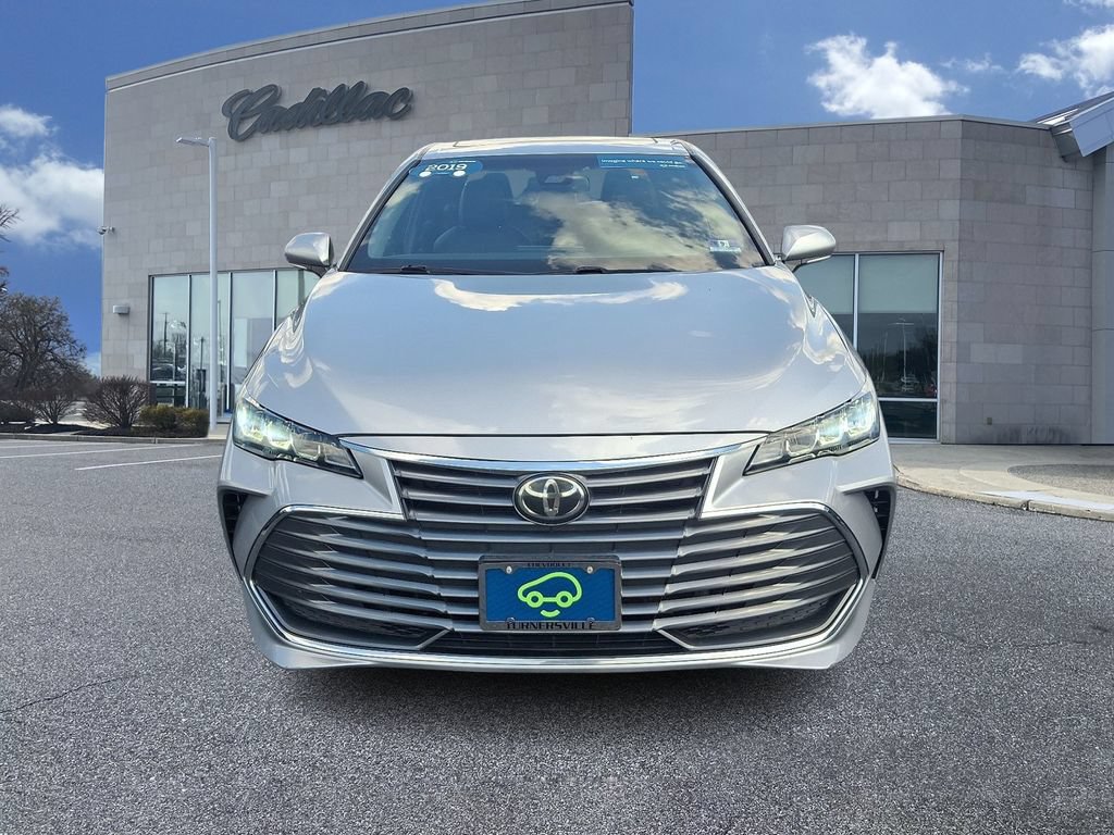 Used 2019 Toyota Avalon XLE w/ Moonroof Package FWD image 2