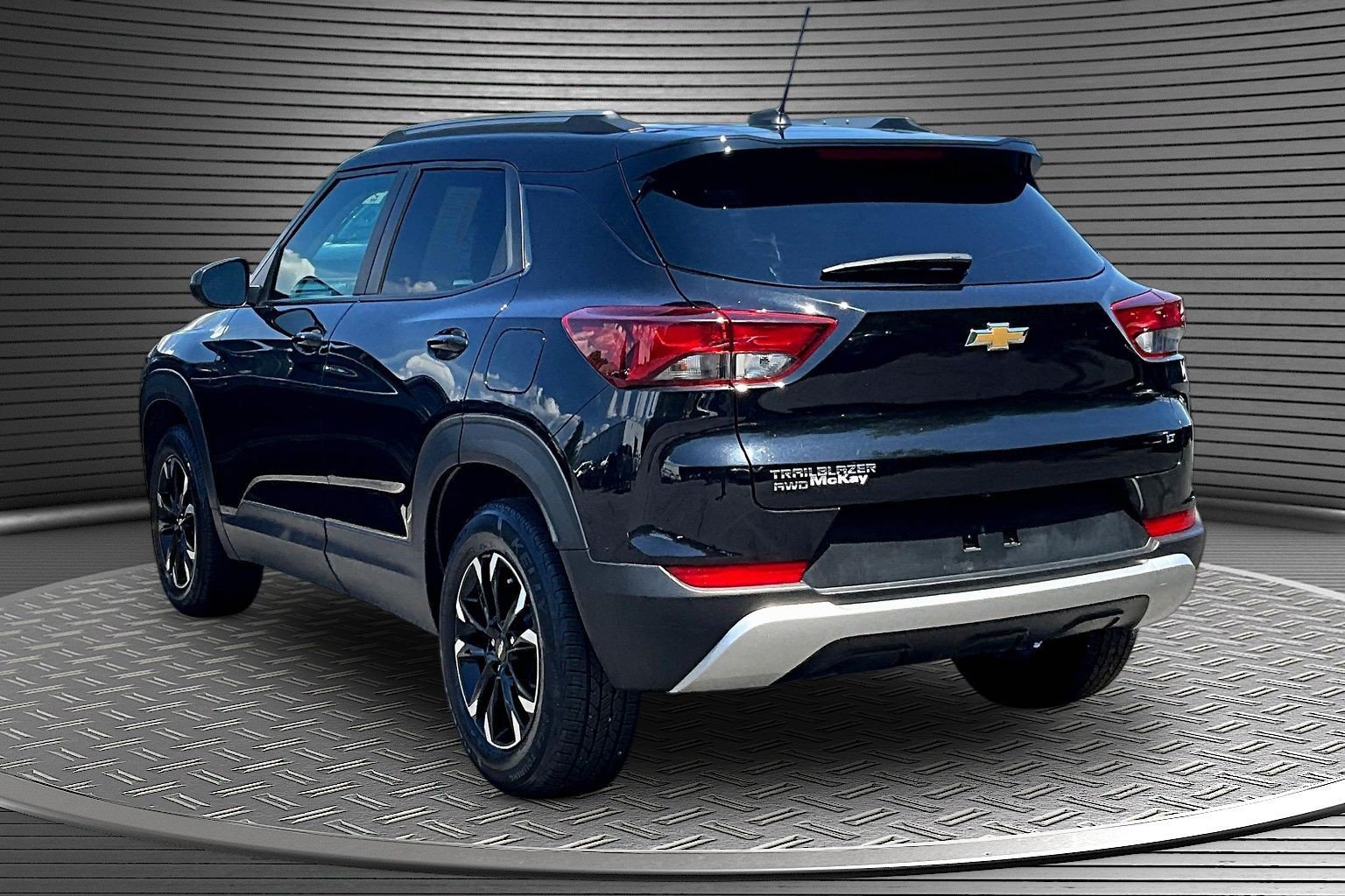 Used 2023 Chevrolet TrailBlazer LT w/ Convenience Package AWD/4WD image 4