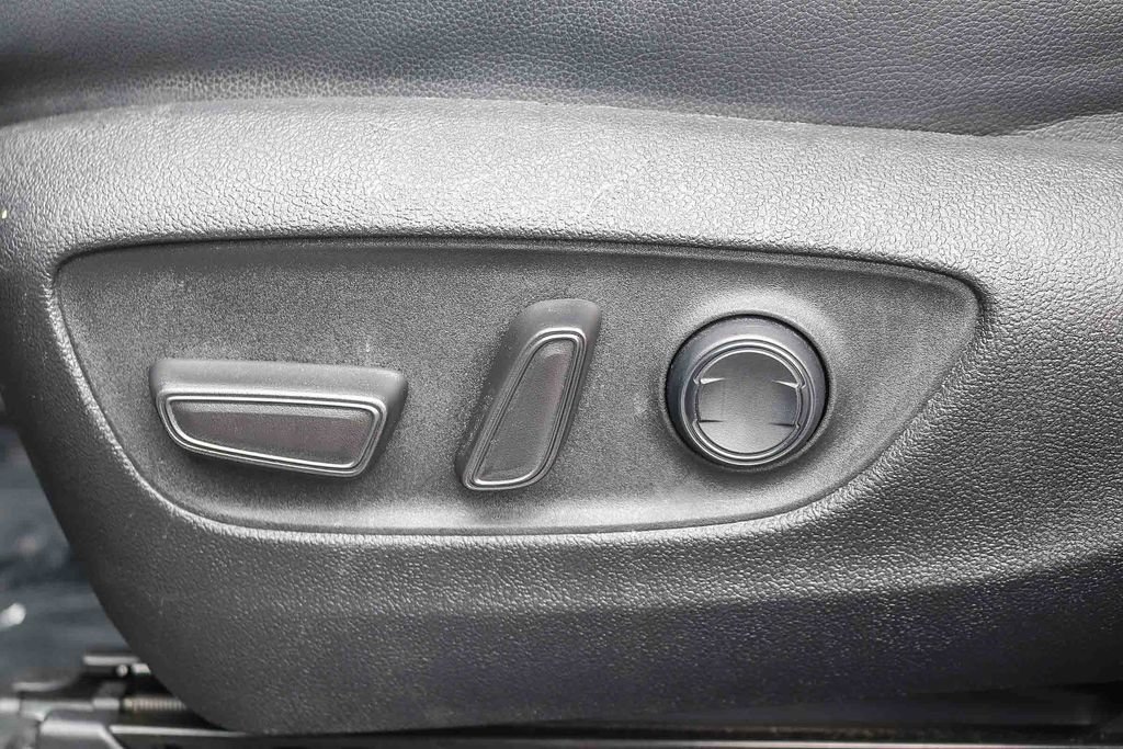 Used 2022 Toyota Highlander XSE FWD image 26