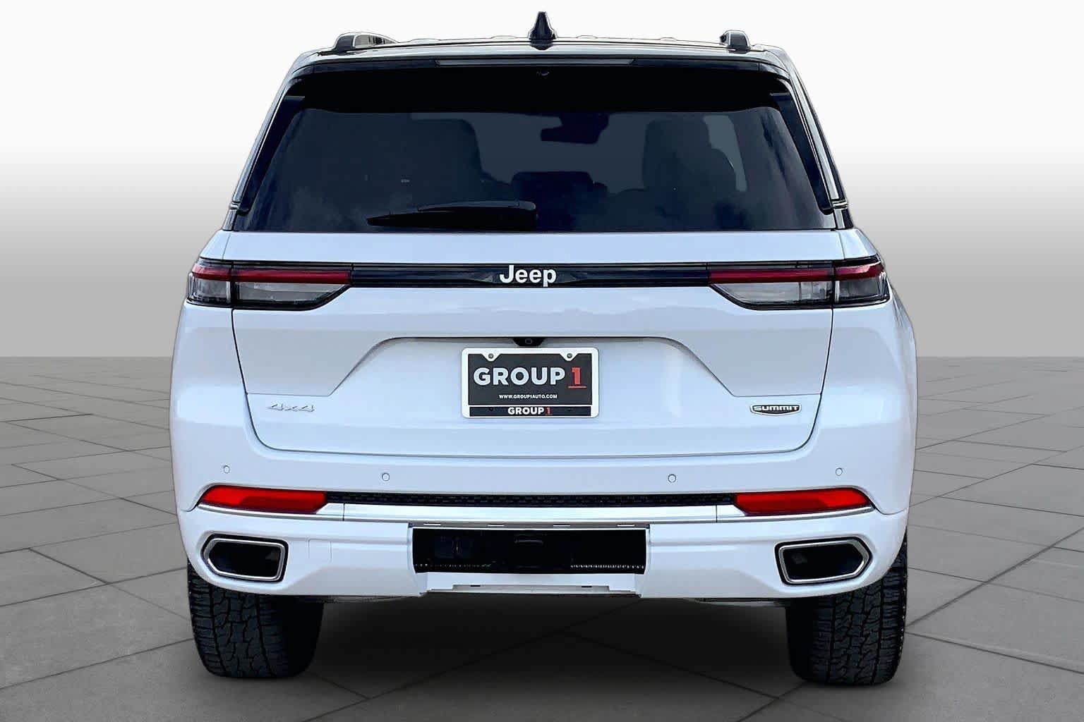Used 2024 Jeep Grand Cherokee Summit w/ Adv Protech Group IV AWD/4WD image 5