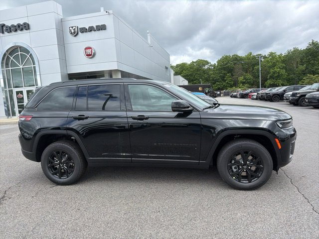 New 2026 Jeep Grand Cherokee Altitude AWD/4WD image 2