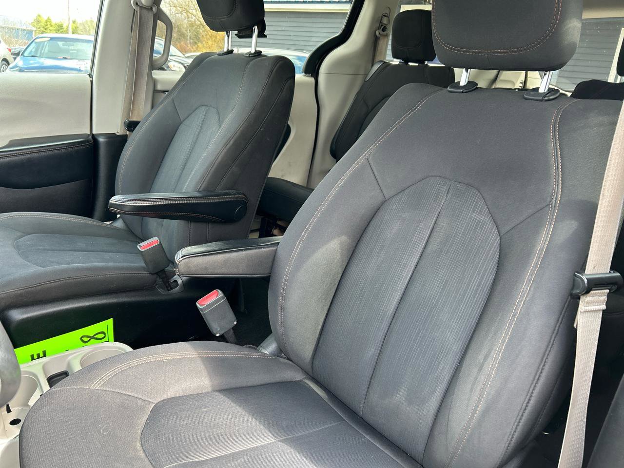 Used 2017 Chrysler Pacifica Touring FWD image 18