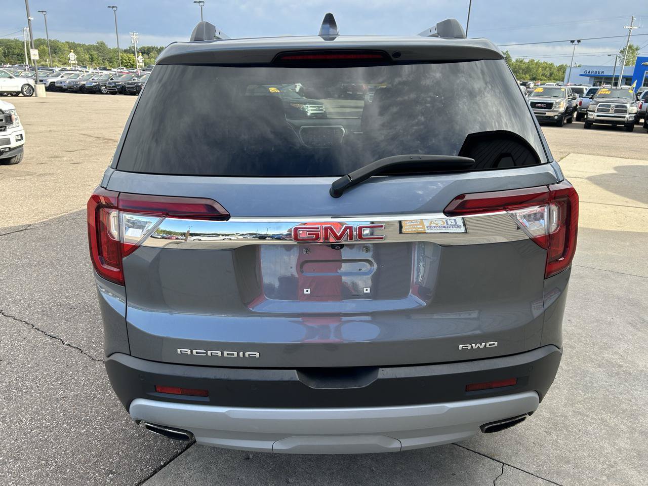 Used 2022 GMC Acadia SLT w/ LPO, Roadside Safety Package AWD/4WD image 6