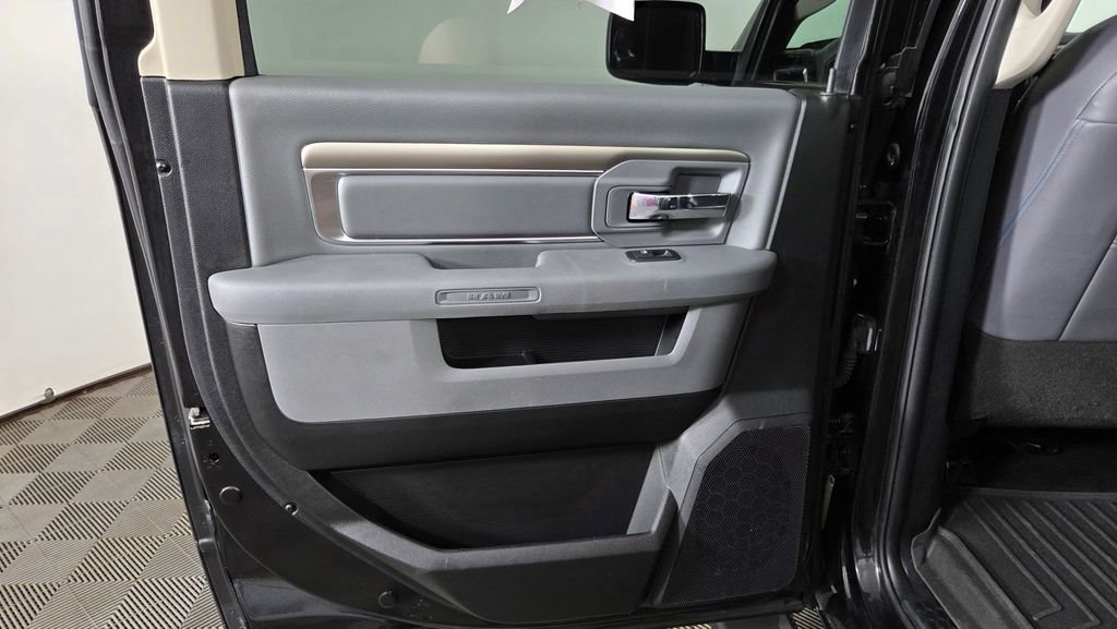 Used 2018 RAM 1500 Classic SLT AWD/4WD image 23