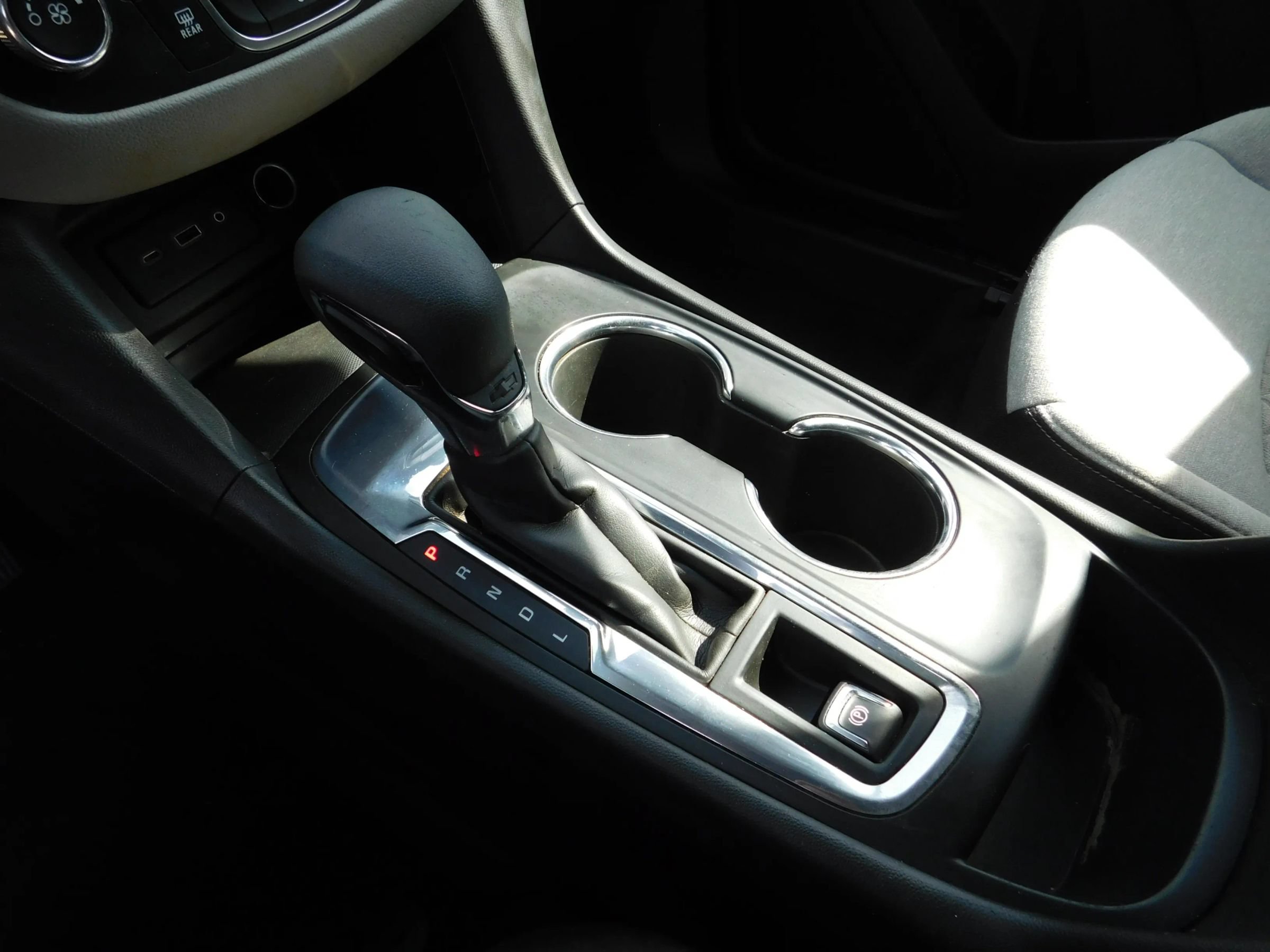 Used 2023 Chevrolet Equinox LS w/ LS Convenience Package FWD image 17