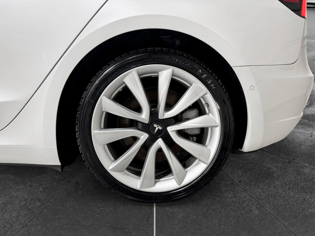 Used 2018 Tesla Model 3 Long Range image 31