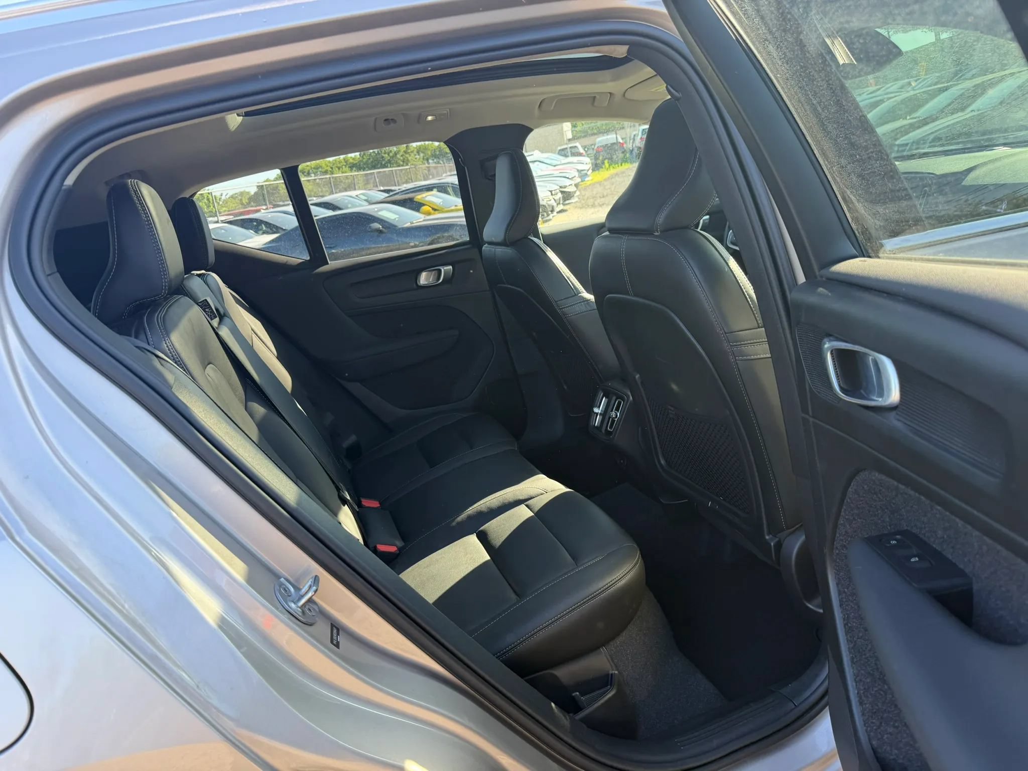 Used 2024 Volvo XC40 B5 Plus AWD/4WD image 24