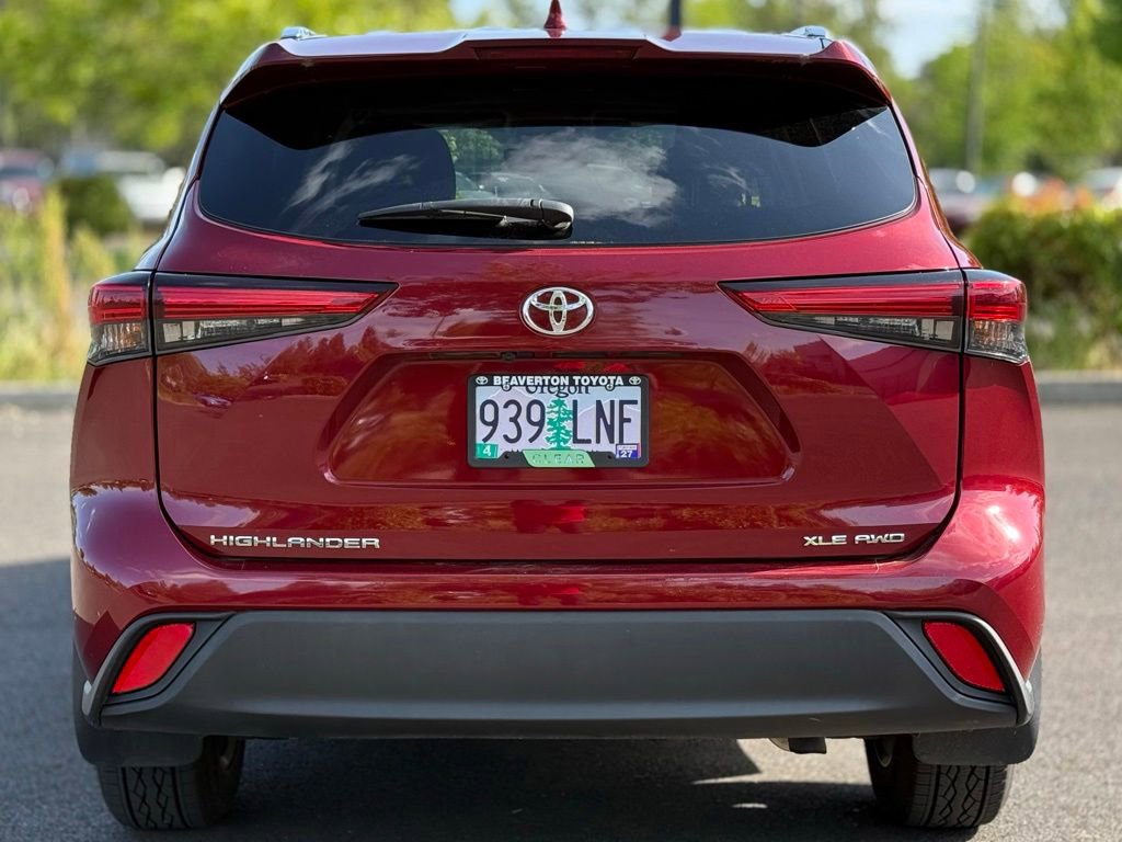 Certified 2021 Toyota Highlander XLE AWD/4WD image 4