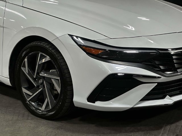 Used 2025 Hyundai Elantra SEL FWD image 13