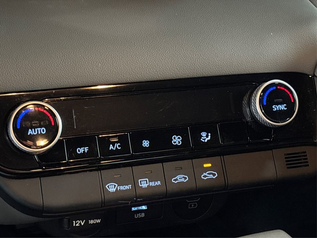 Certified 2025 Hyundai Elantra Sport image 26