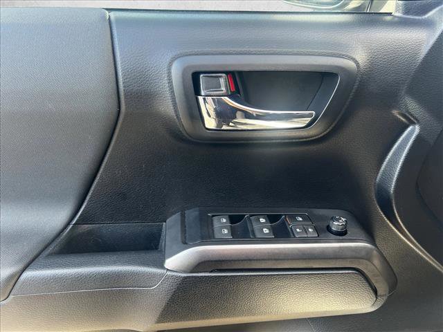 Used 2019 Toyota Tacoma TRD Sport image 11