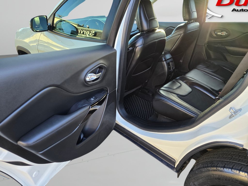 Used 2019 Jeep Cherokee Latitude Plus AWD/4WD image 23
