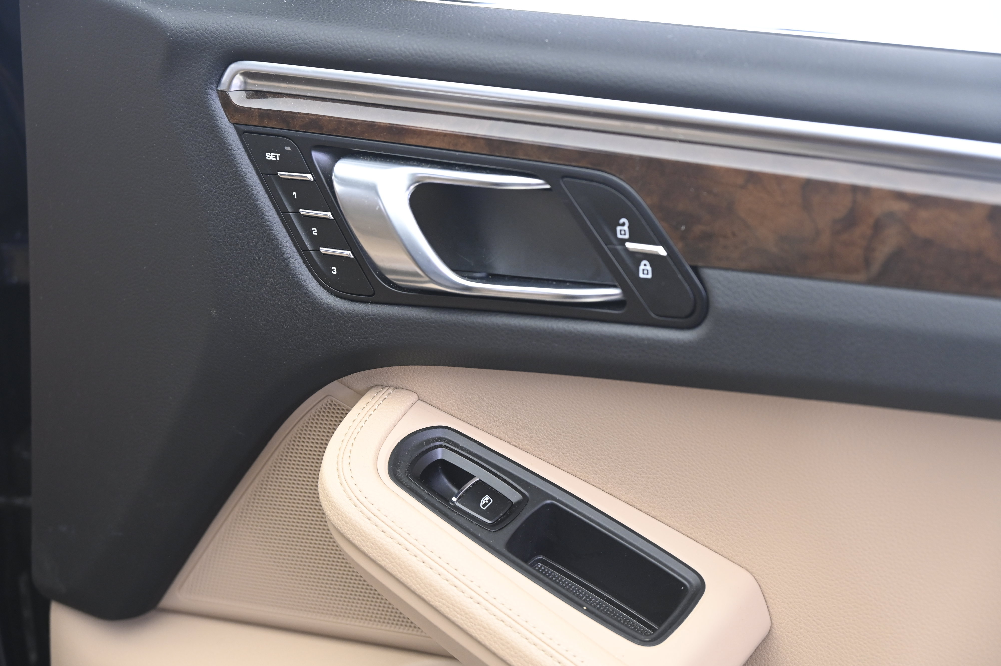 Certified 2023 Porsche Macan AWD/4WD image 21