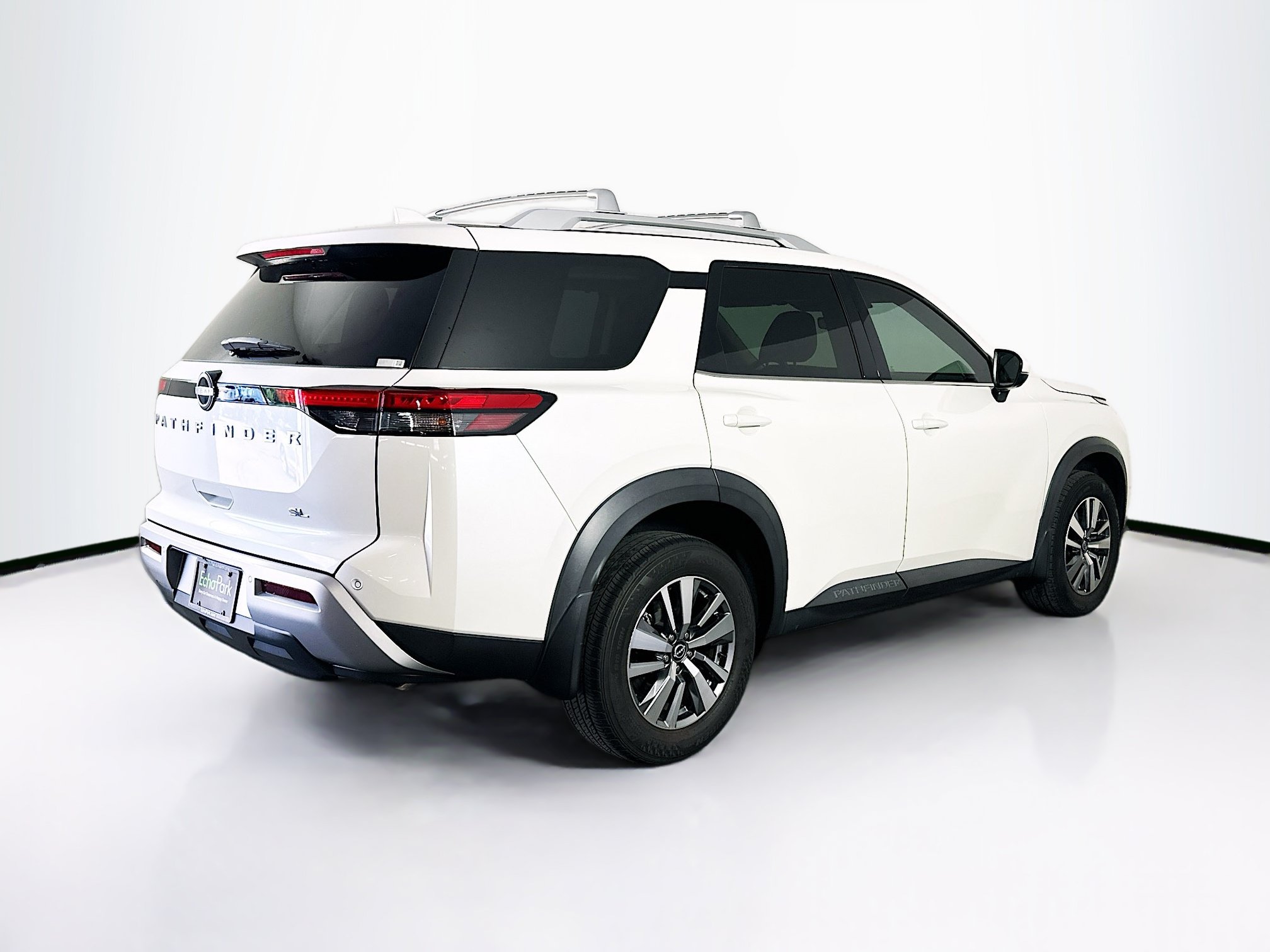 Used 2023 Nissan Pathfinder SL FWD image 9