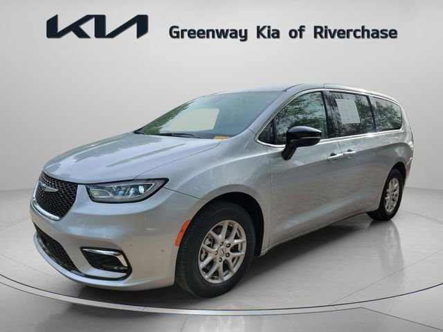 Used 2024 Chrysler Pacifica Touring-L image 3