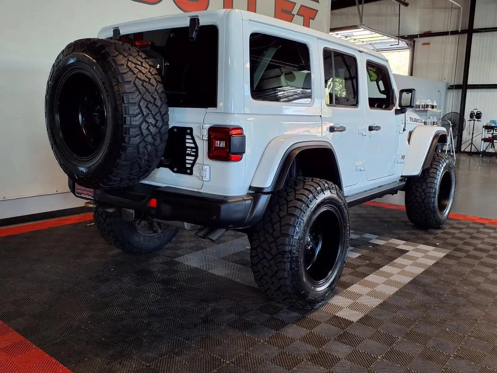 Used 2022 Jeep Wrangler Unlimited Rubicon w/ Trailer Tow Package AWD/4WD image 8