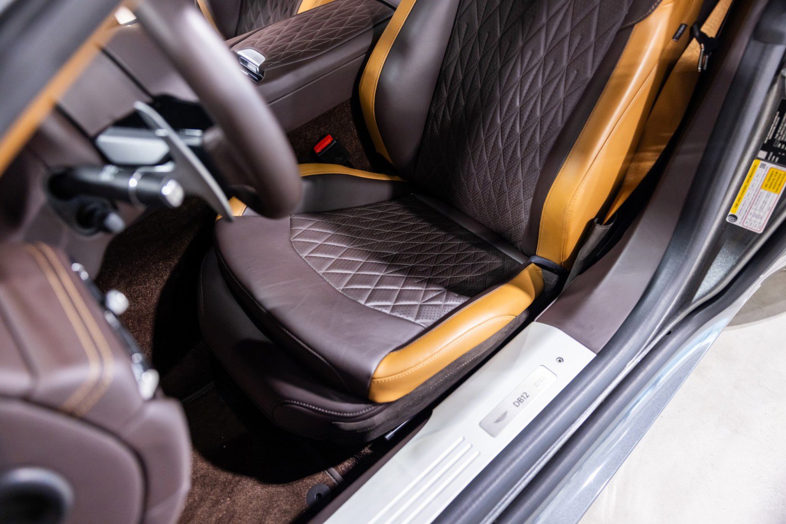 Used 2024 Aston Martin DB12 Coupe image 37