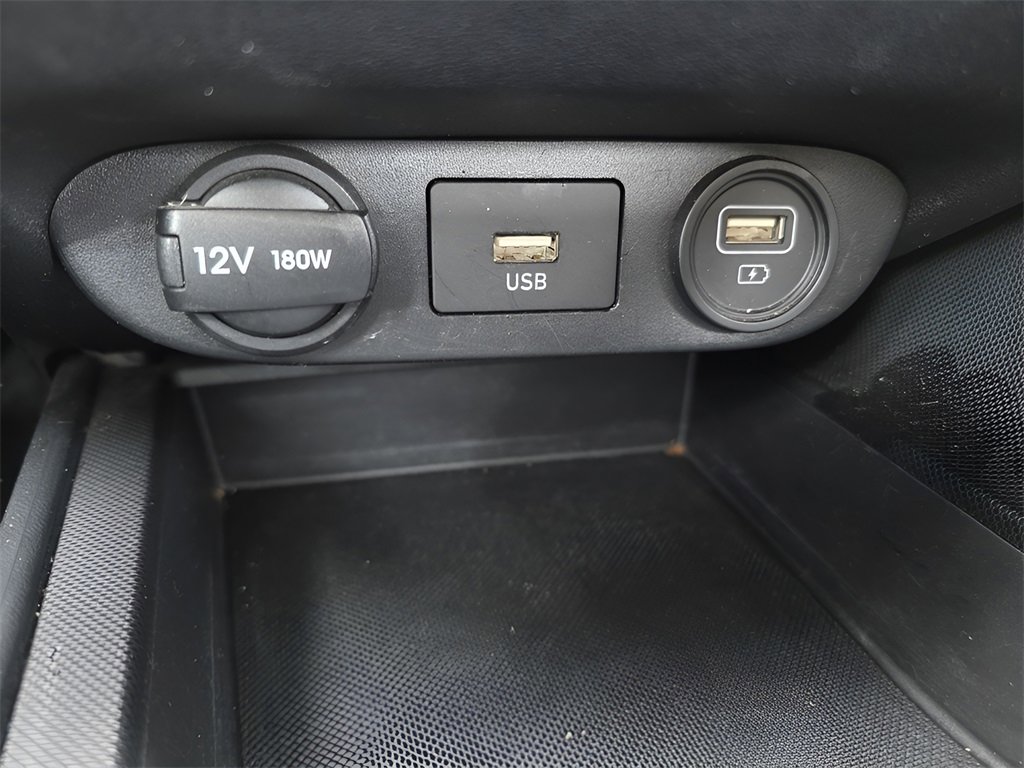 Used 2022 Hyundai Elantra SEL image 31