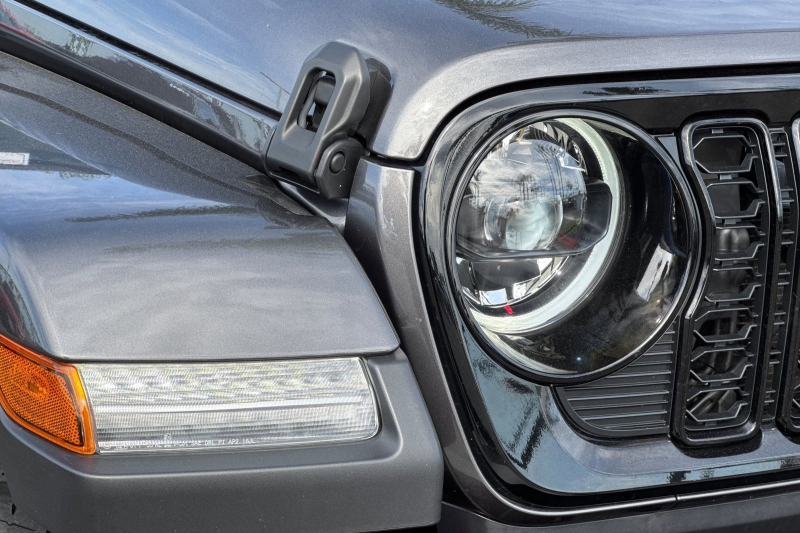 Used 2025 Jeep Gladiator Willys image 10