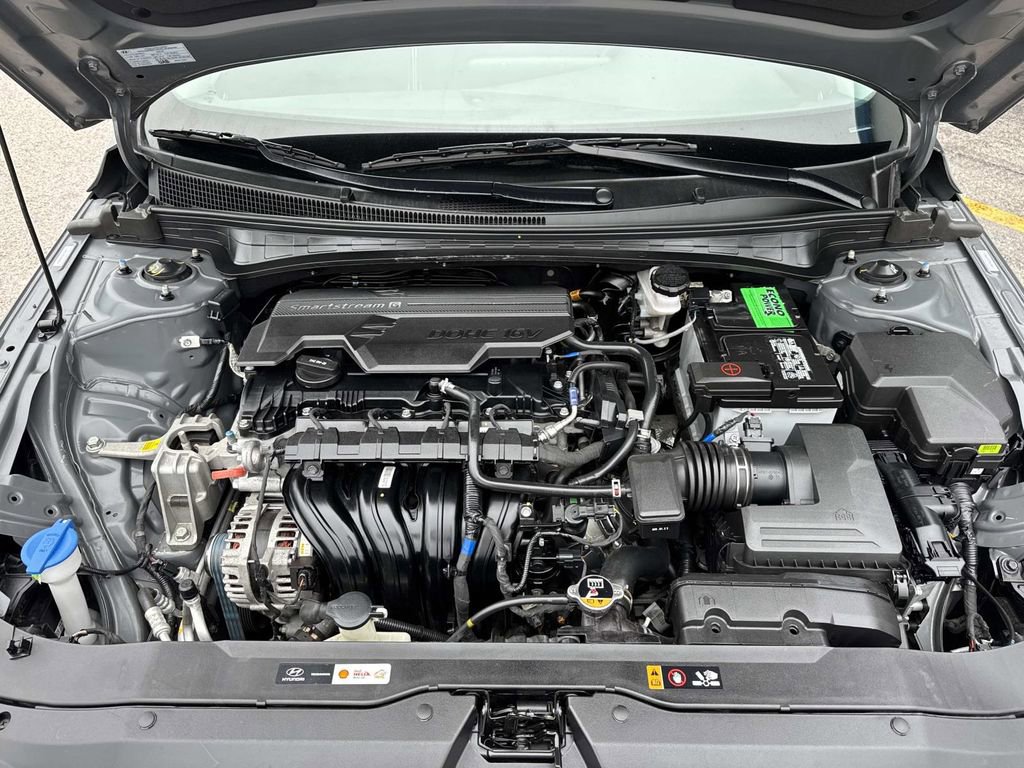 Used 2025 Hyundai Elantra SEL FWD image 3