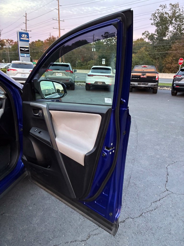 Used 2014 Toyota RAV4 XLE AWD/4WD image 22