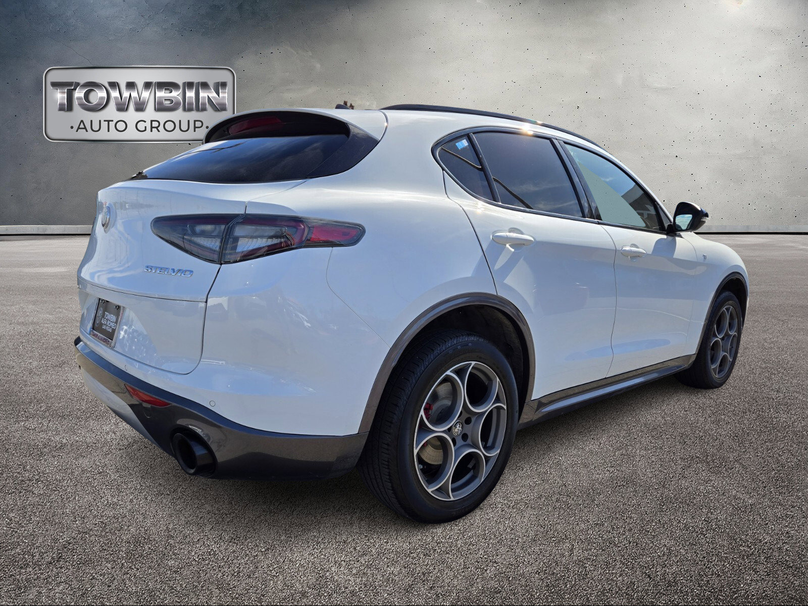 Used 2024 Alfa Romeo Stelvio Ti image 4