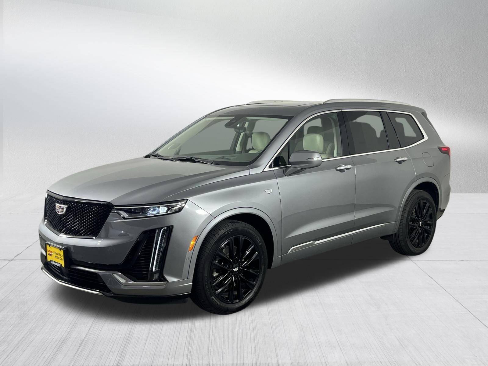 Used 2023 Cadillac XT6 Premium Luxury w/ Technology Package image 3