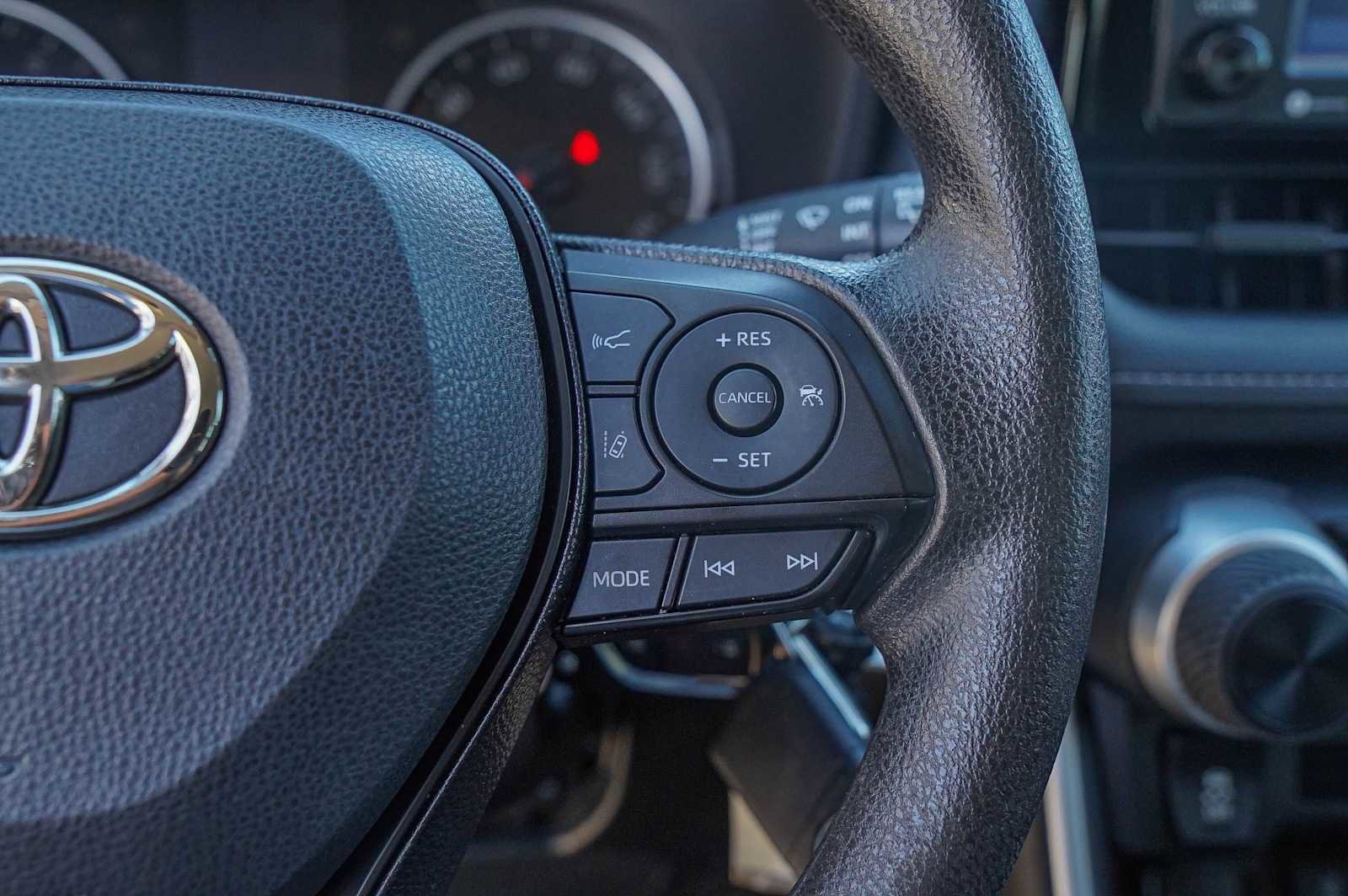 Used 2021 Toyota RAV4 LE image 14