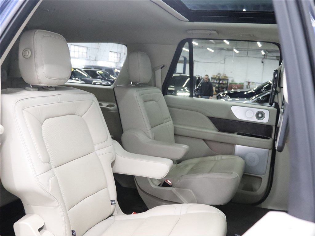 Used 2018 Lincoln Navigator L Reserve w/ Technology Package AWD/4WD image 24