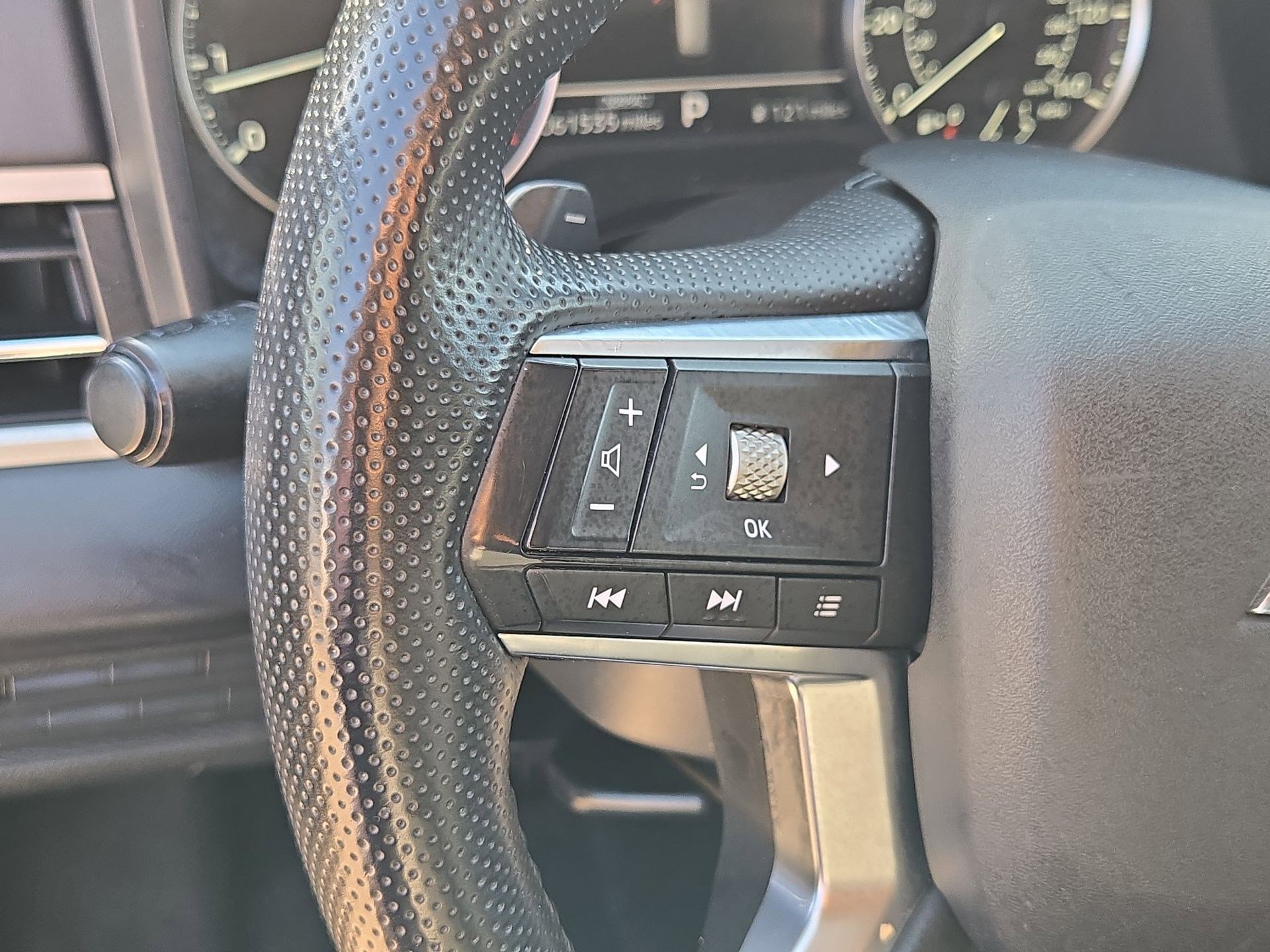 Used 2024 Mitsubishi Outlander SE image 17