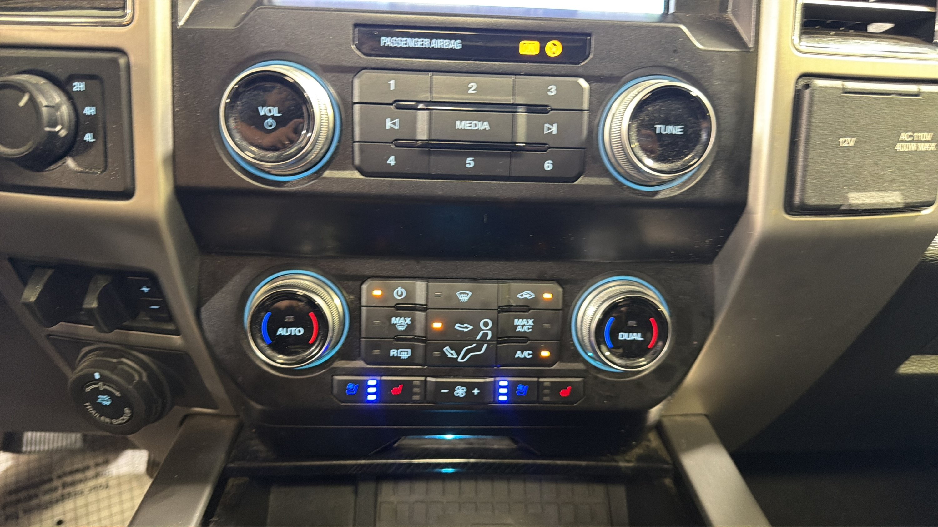 Used 2020 Ford F250 Platinum w/ FX4 Off-Road Package AWD/4WD image 18