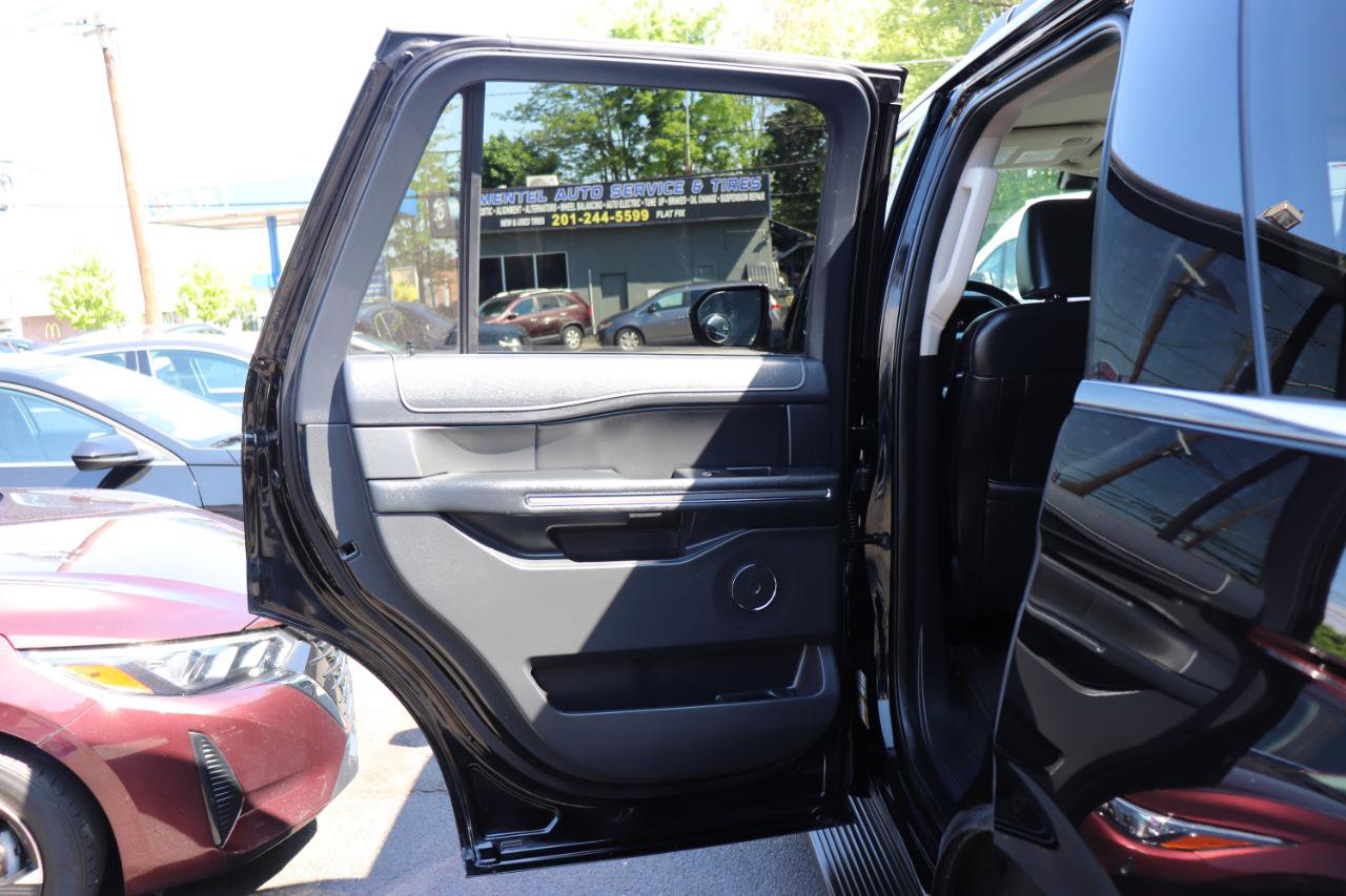 Used 2024 Ford Expedition XLT AWD/4WD image 29